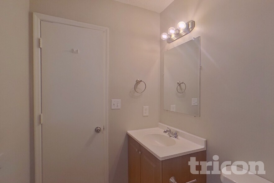 Building Photo - 3060 Orbit Cir