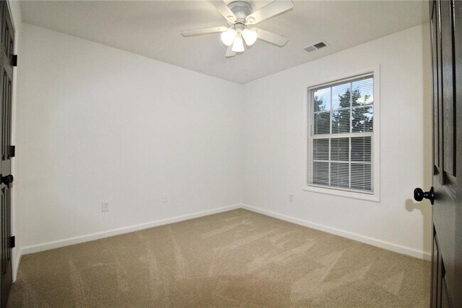 Building Photo - 2555 Flat Shoals Rd