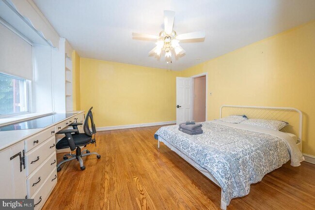 Building Photo - 232 Stoneway Ln