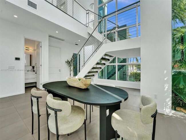 Building Photo - 2217 NE 17th Terrace