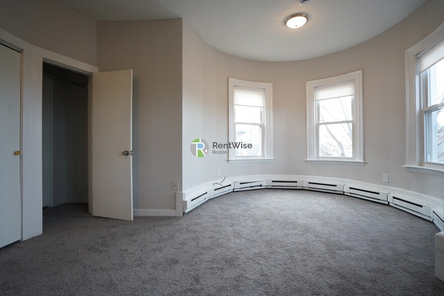 Building Photo - 592 Cambridge St