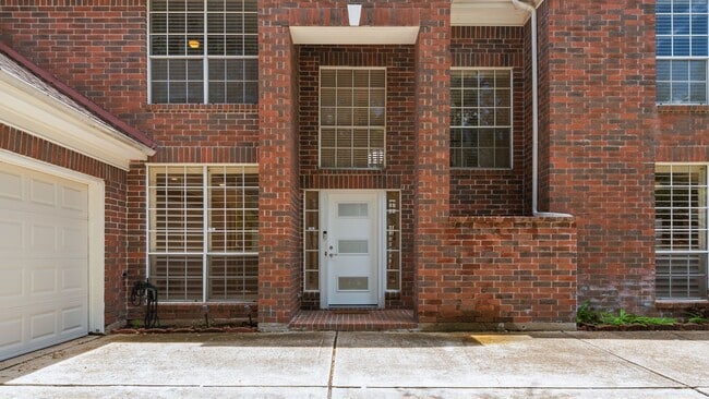 Building Photo - 14207 Woodville Gardens Dr