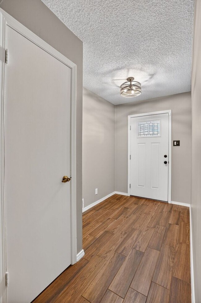 Building Photo - 2511 Ironwood Ct