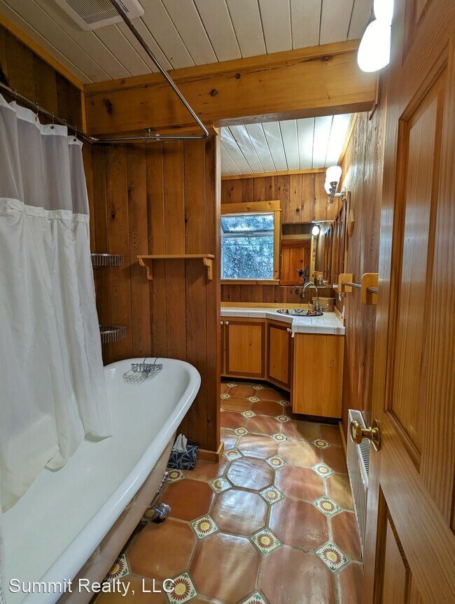 Building Photo - 3 br, 1.5 bath House - 17095 Glacier Hwy