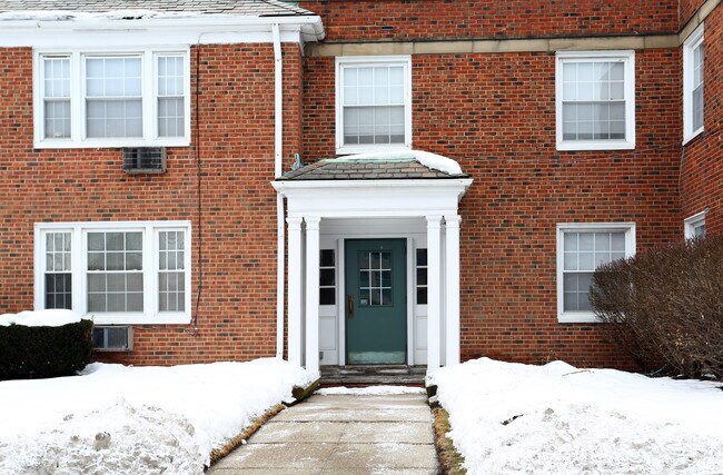 Building Photo - Shaker Gateway