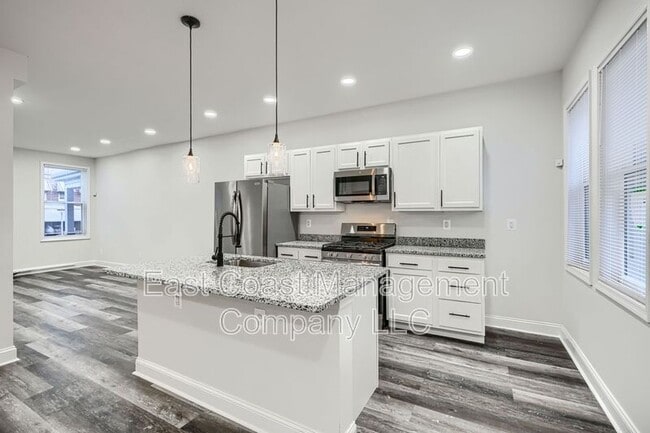 Building Photo - 518 Normandy Ave