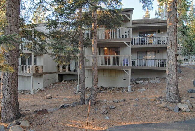 Building Photo - SKI LEASE: Kings Beach; Updated & Well App...