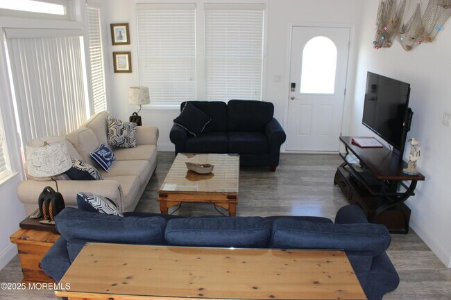 Building Photo - 128 W Osprey Way