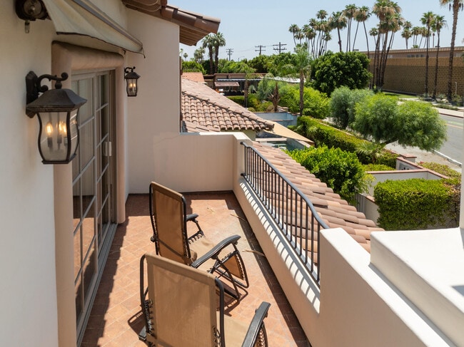 Building Photo - 546 N Indian Canyon Dr