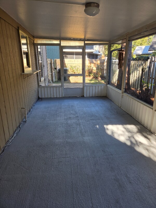 Building Photo - 9527 Glenn Abbey Way