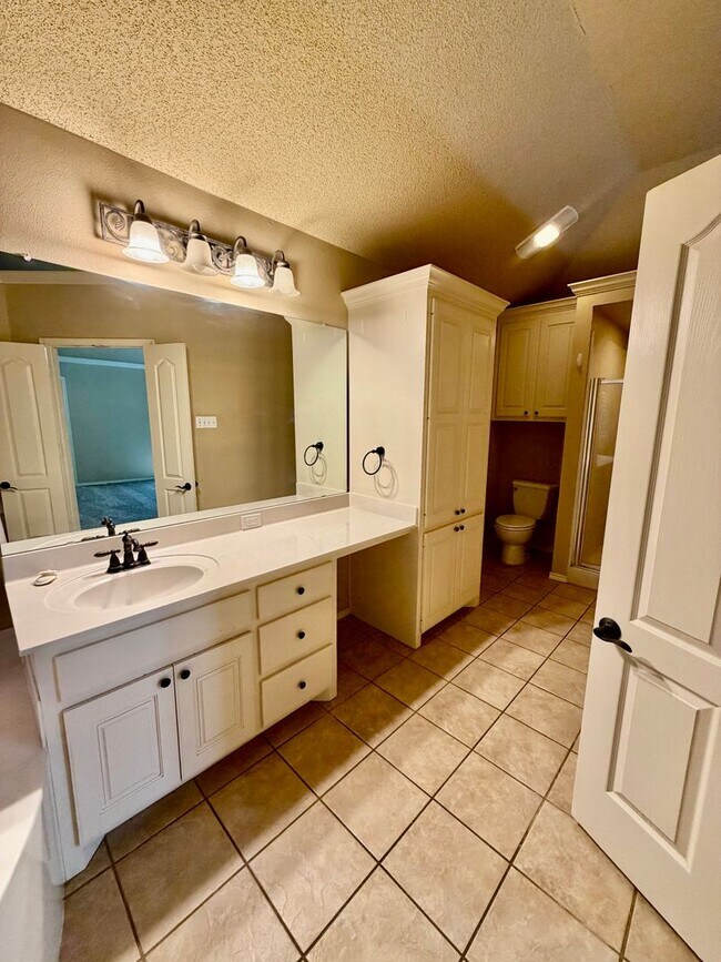 Building Photo - Beautiful home in Day Estates