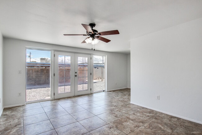 Building Photo - FOR RENT