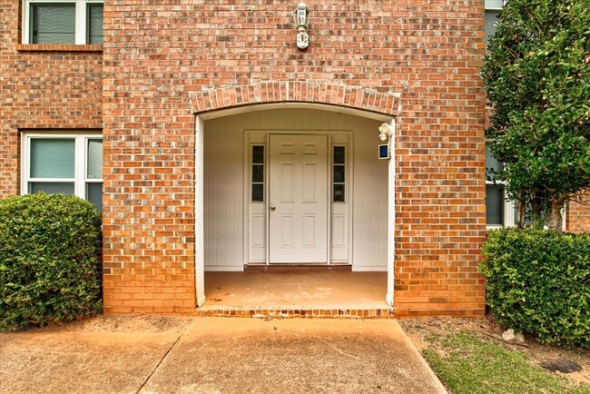 Building Photo - Lovely 2 Bedroom Unit!