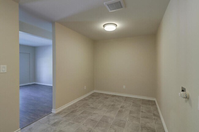 Building Photo - 1106 Bradshaw Dr