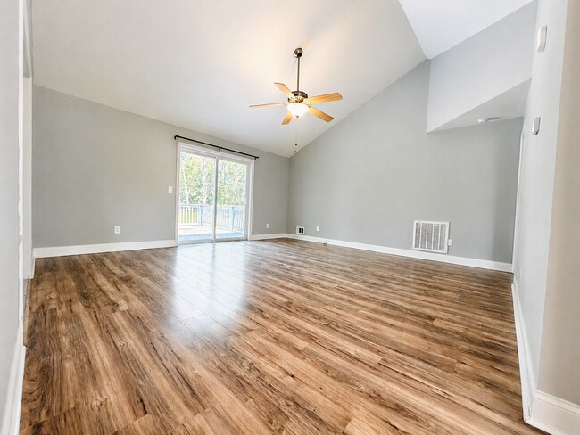 Building Photo - 128 S Wrenwood Dr