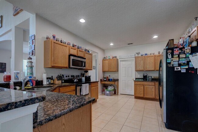 Building Photo - 3161 Poppy Hill Rd