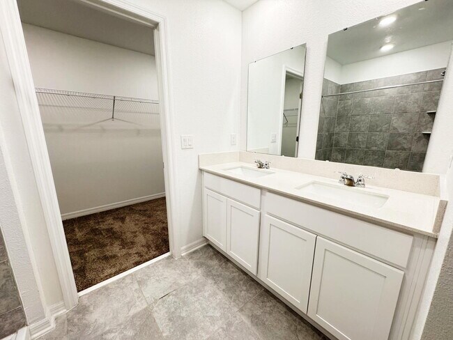 Building Photo - Single Family 4 Bedroom Home for Rent