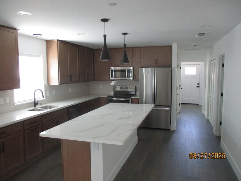 Building Photo - 123 Circuit Dr