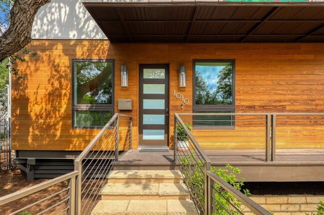 Building Photo - 1010 Hillside Ave