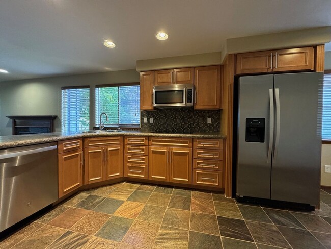 Building Photo - Cozy 3 bed 2.5 bath home in Klahanie Issaquah