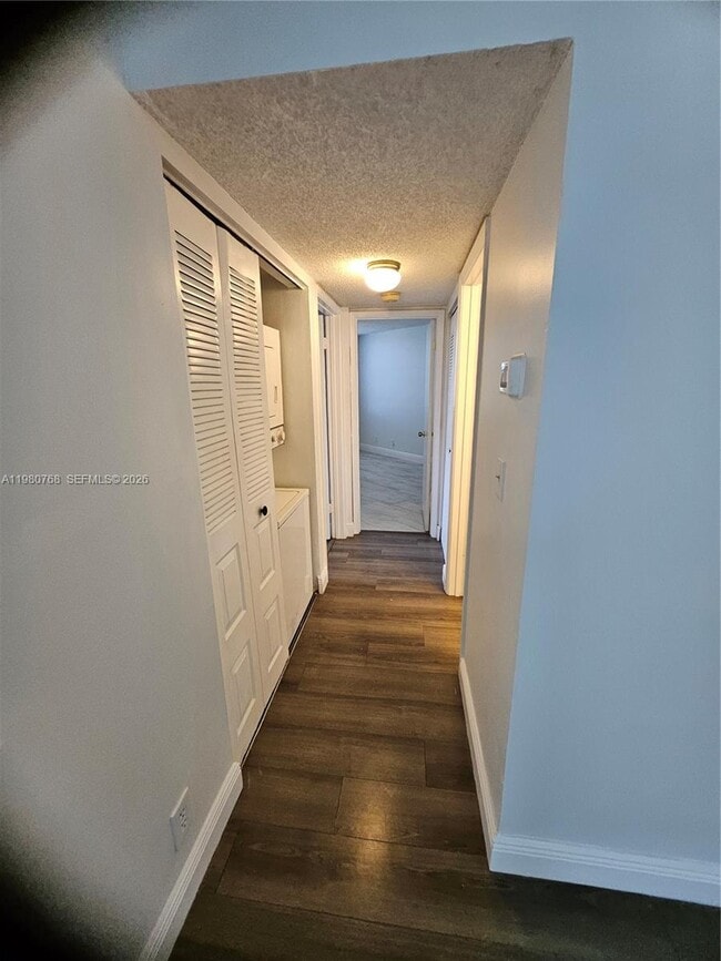 Building Photo - 216 Lake Pointe Dr