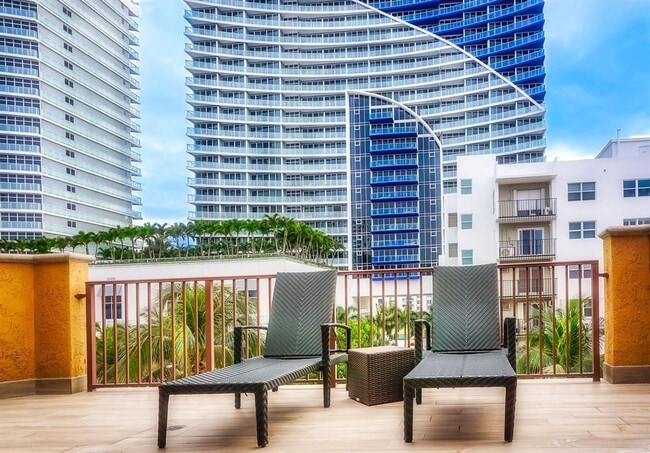 Building Photo - 3035 Riomar St