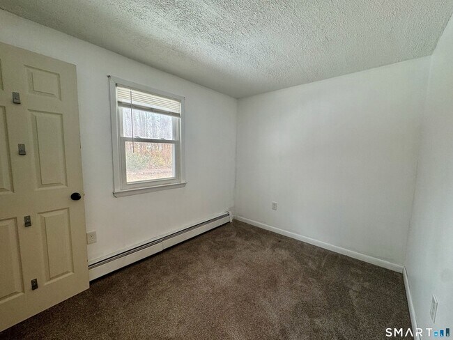 Building Photo - 12 Nutmeg Dr