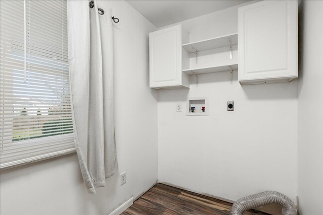 Building Photo - Charming, recently renovated 3-bed, 2.5 bath Ranch for rent in Milford, $2,200/month. Available e...
