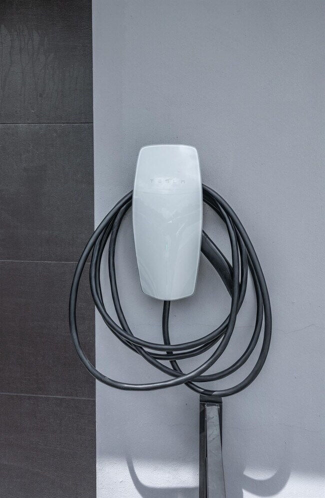 Building Photo - 1635 SW 19th Ter