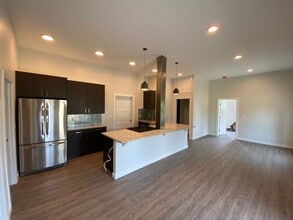 Building Photo - Location Downtown!  3 Bedroom, 2 Bath. COMPLETELY RENOVATED! Must see!