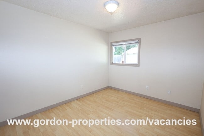 Building Photo - SE Arista Dr - 1 bedroom apartment in the ...