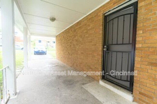 Building Photo - 2BR SFR • Stainless Kitchen • Westwood