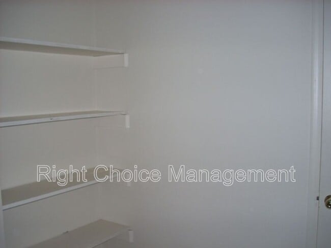 Building Photo - 9 Montclair Ct