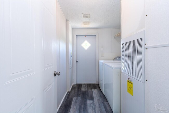 Building Photo - 5816 Congress Ct