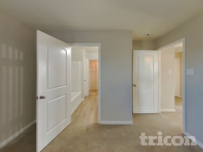 Building Photo - 676 Yearwood Ln