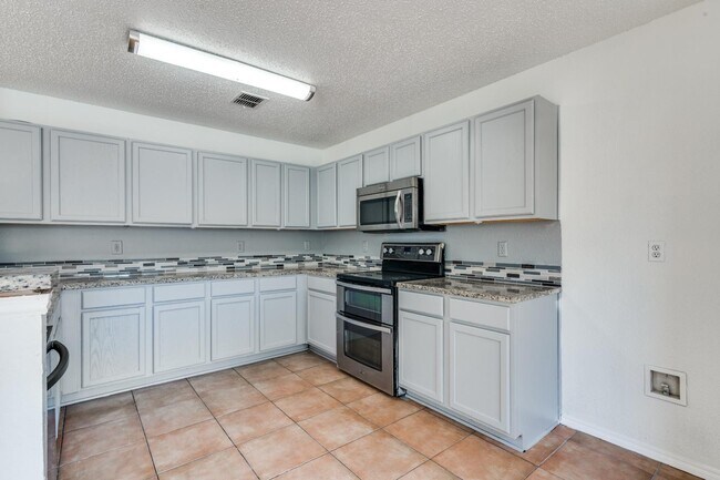 Building Photo - 10141 Chapel Rock Dr