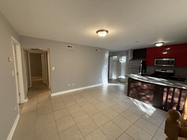 Building Photo - 6954 N Greenview Ave