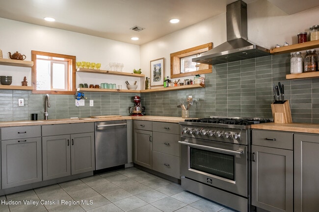 Building Photo - 671 Watson Hollow Rd