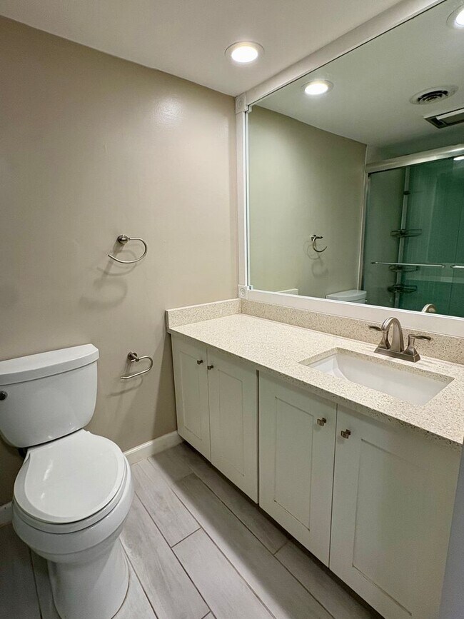 Building Photo - WATERFRONT 2/2 Condo in Stuart **Pics Coming Soon**