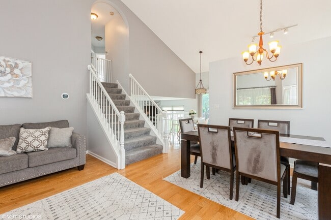 Building Photo - 724 Wildflower Cir