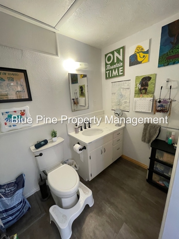 Building Photo - 455 Linden Dr