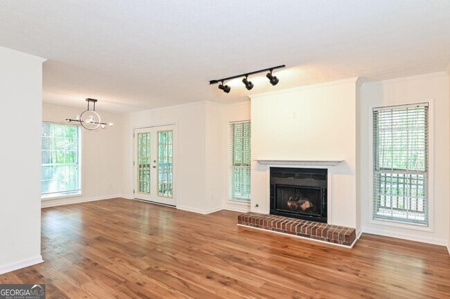 Building Photo - 201 Lenox Way NE