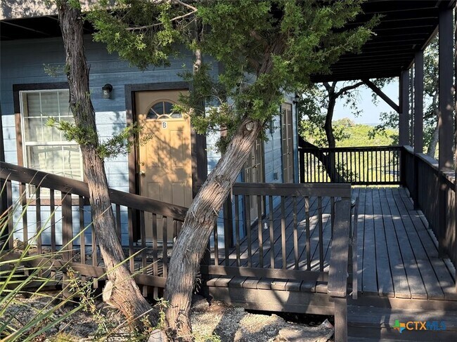 Building Photo - 261 Hidden Dr