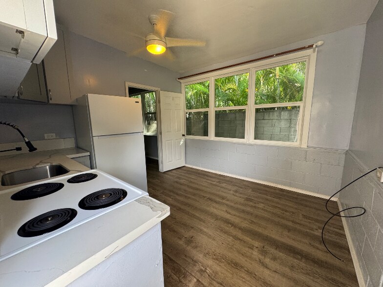 Building Photo - 1345 Akaiki St