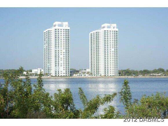 Building Photo - 241 Riverside Dr