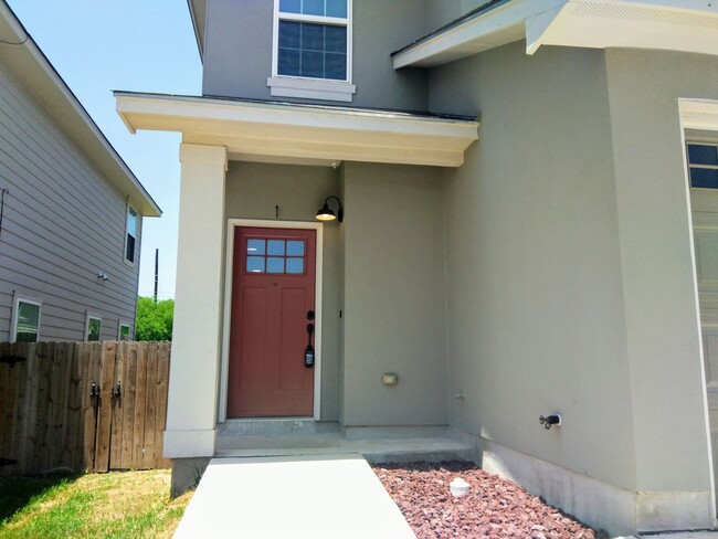 Building Photo - *COMING SOON* 3BR / 2.5BA Home | Fenced Backyard, Garage & Stainless Appliances!