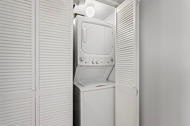 Building Photo - 7616 N Marshfield Ave