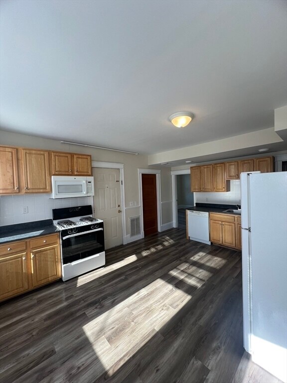 Building Photo - 58 Sawtell Ave