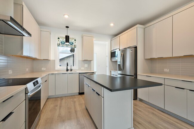 Building Photo - Modern 4 Bedroom and Fenced Yard in Chatham Park Pittsboro!