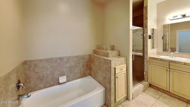 Building Photo - 3002 E Jeanette Ct